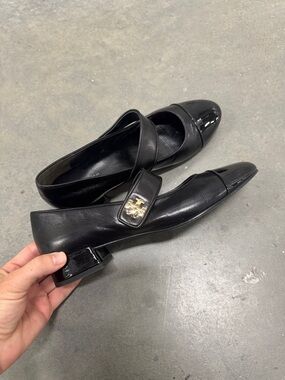 Like new! Cap Toe Mary Jane Ballerinas - Tory Burch - Leather - Black 9.5